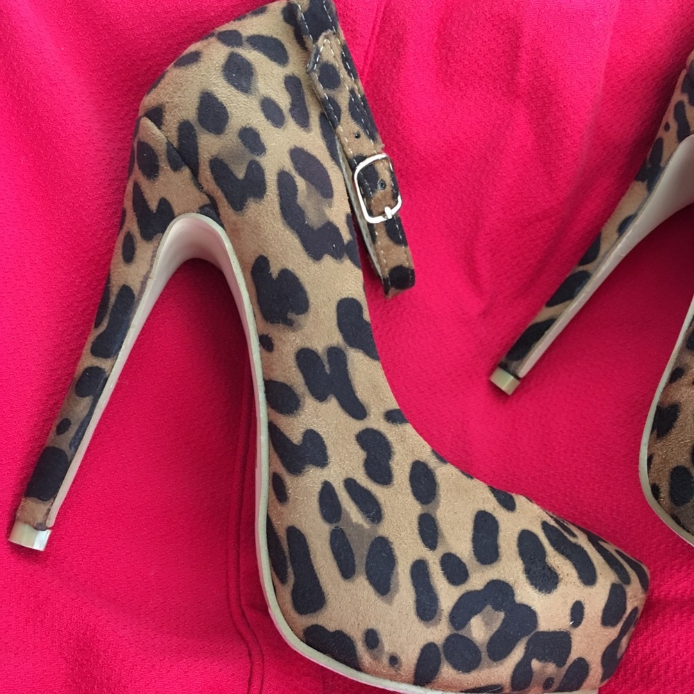 Cheetah heels size 6